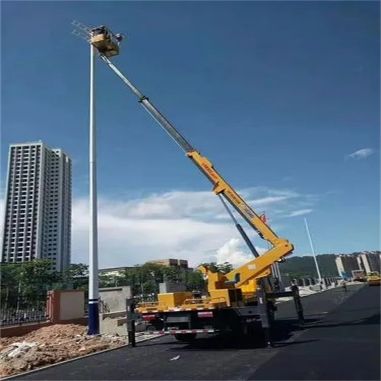 六枝特维修路灯的曲臂升降车出租