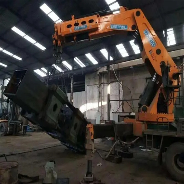 六枝特130吨折臂吊车出租吊机租赁附近电话