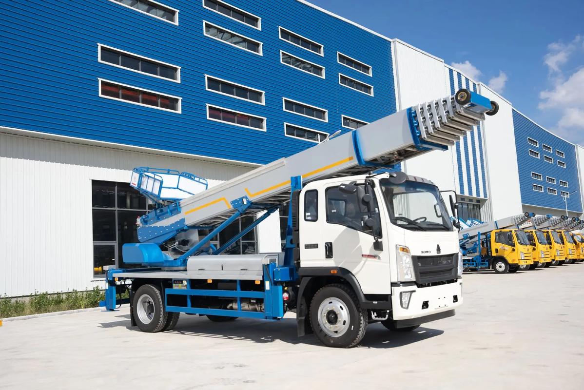 六枝特出租云梯车高空作业车 建筑垃圾搬运