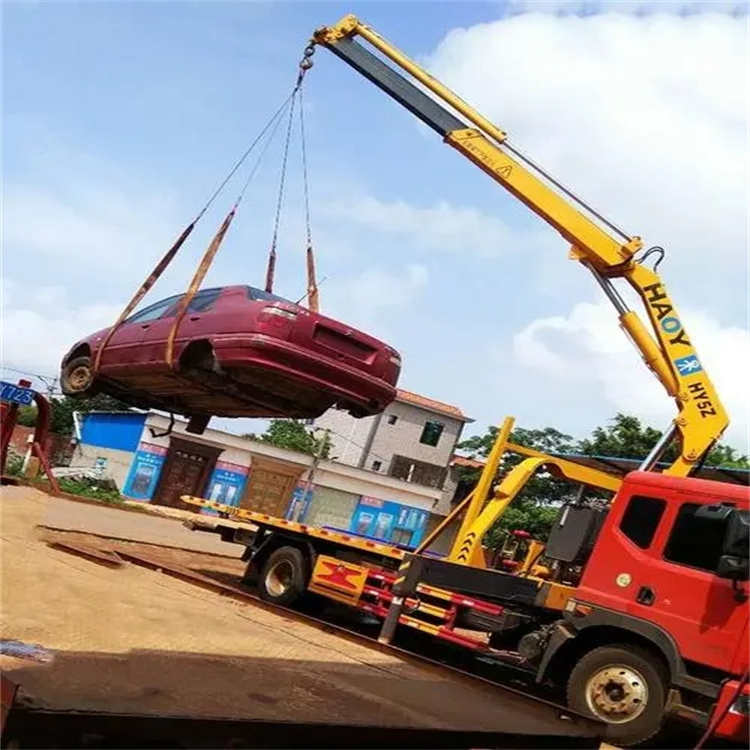 六枝特吊车吊汽车的正确方法